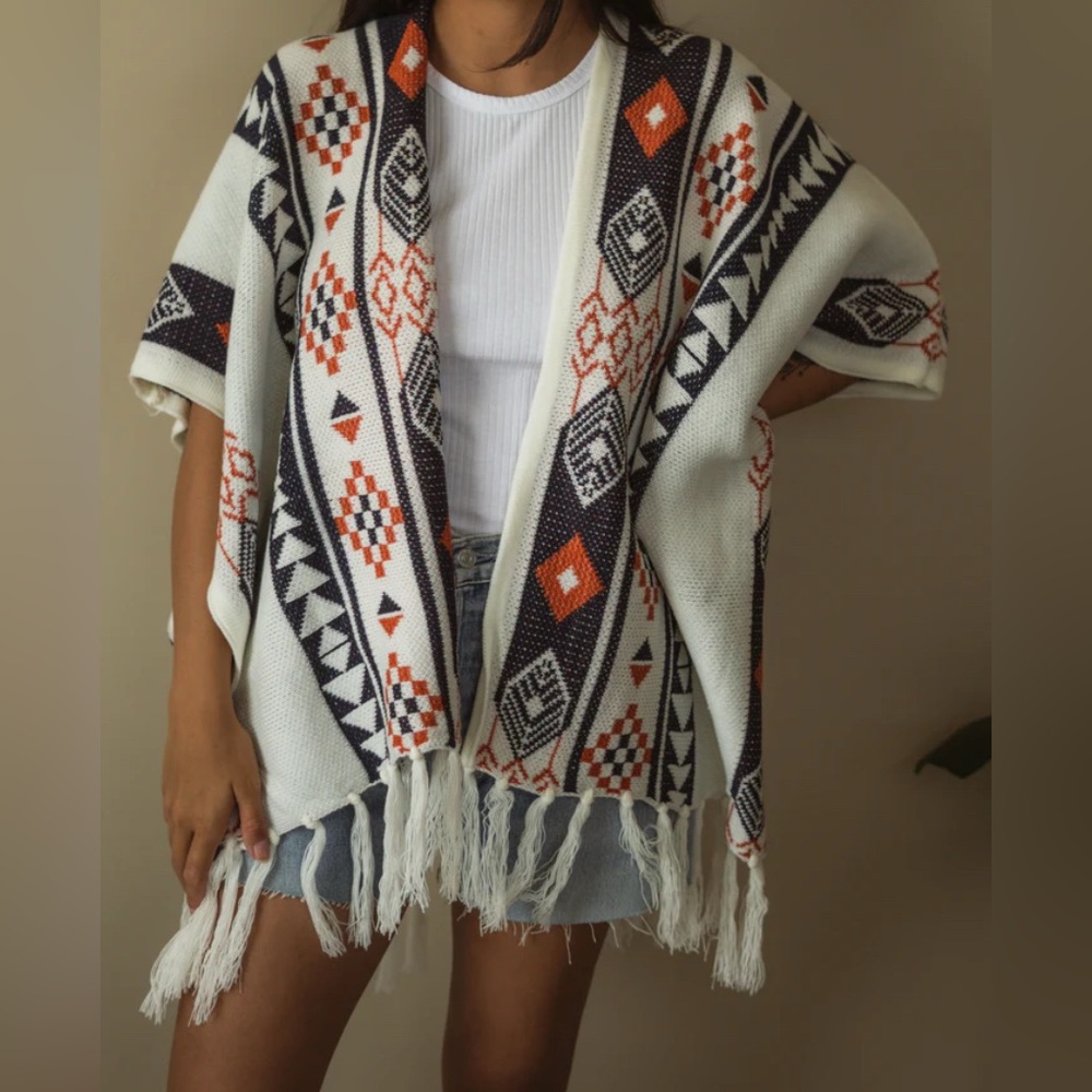 Cowgirl Legend Women's Southwestern Fringe Poncho Blanket Sweater
